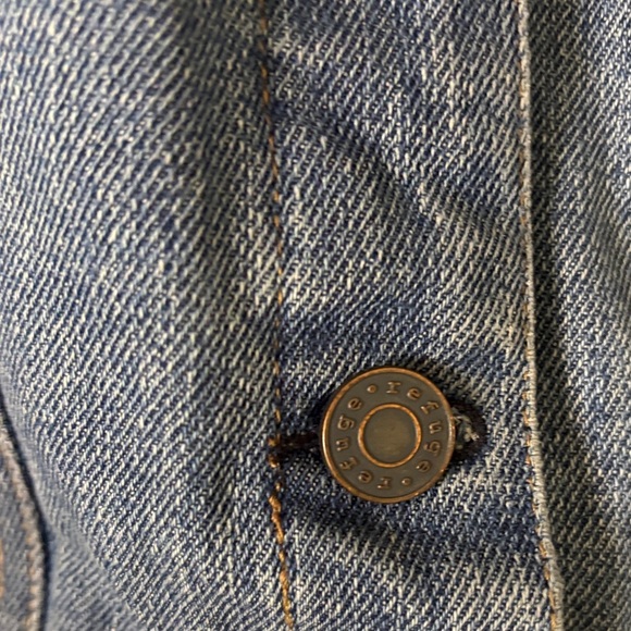 Refuge Women's Distressed Blue Jean Jacket Size Medium - Picture 4 of 16